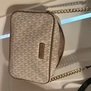 michael kors crossbody